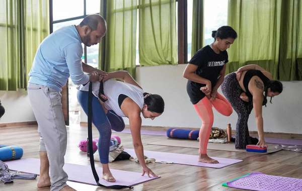 200-Hour Yoga Teacher Training In Rishikesh For Non-Yogis