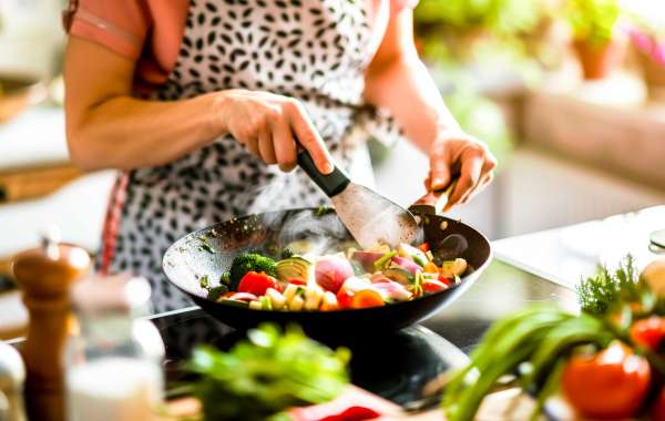 Essential Cookware for Making Traditional Emirati Dishes at Home 